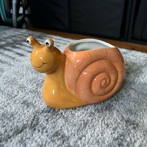 Smiling Ceramic Snail Planter - Orange & Peach